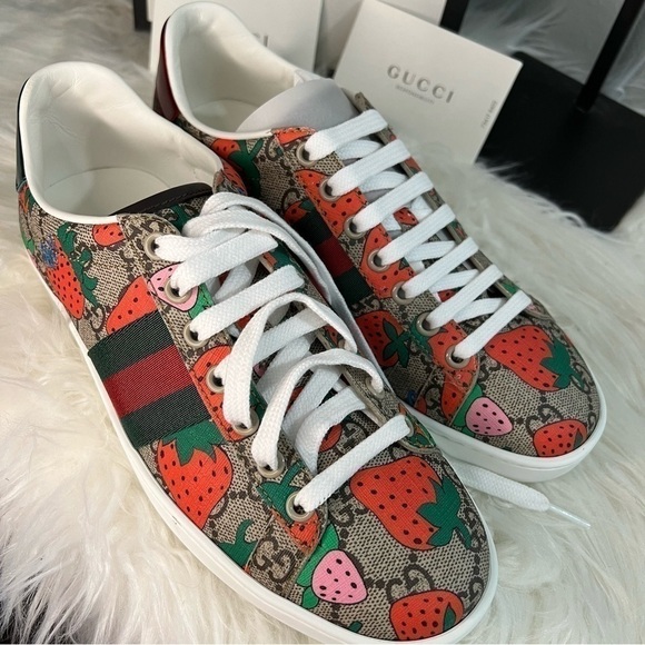 Authentic Gucci Ace Strawberry Sneakers sz 36.5 NIB - Picture 1 of 17